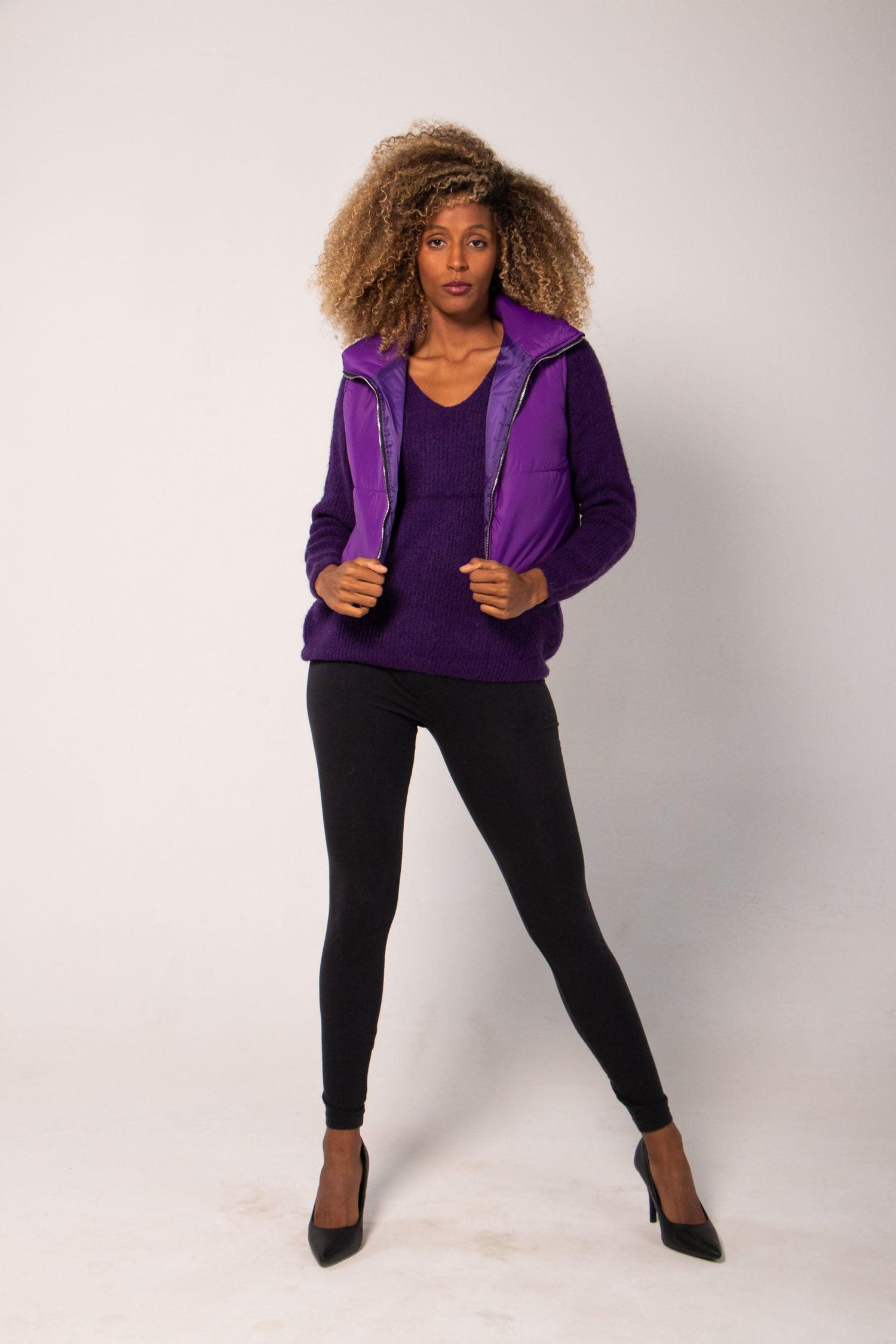 Gilet Puffer Destello De Color Abrigos y Chaquetas Dine &amp; Dance Morado